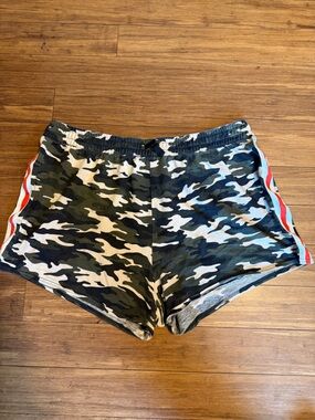 Bobbie Brooks Womens Camo Dolphin Hem Plus Size Shorts with Red Trim 3X